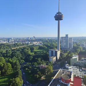 Apartment Ferienwohnung In 2910, Köln